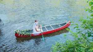 canoe wedding couple on hiwasse river